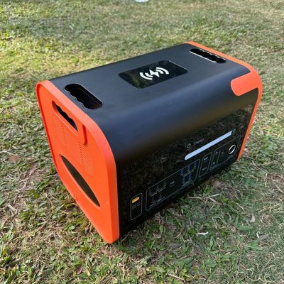 220V の出力電圧の変動範囲と性能を持つ 2200W の屋外移動電源