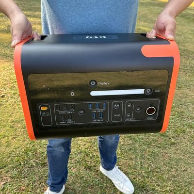 AT22 220V ポータブル パワー 2200W ピーク 4400W キャンプや緊急事態のためのリチウム電池