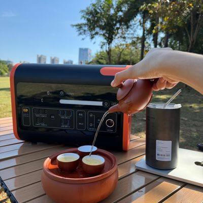 オレンジ 黒 2000W 太陽光発電機 バッテリー付き