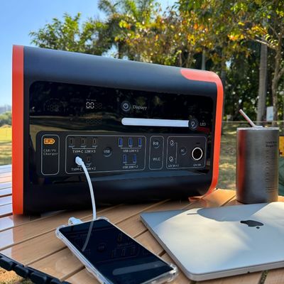 1500W AC 充電 2000W 急速充電 屋外およびモバイル用太陽光発電所