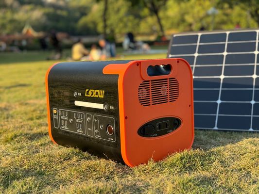 持ち運び可能な再充電可能な太陽光発電所 2200W 屋外用 LiFePO4 バッテリー発電機