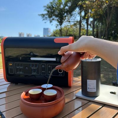 AT22 800W 太陽光充電モバイル発電所 急速充電と静かな動作
