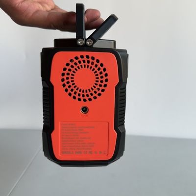 QC3.0出力とC型入力/出力を持つ軽量200Wリチウム電池発電機
