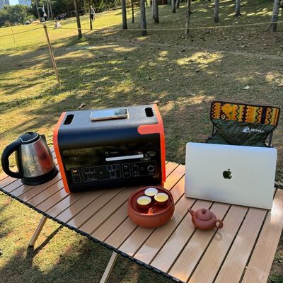 超充電保護と携帯充電の付いたC型40ah 2200Wの太陽発電機