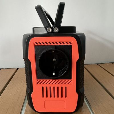 DC1 2 出力12V-16.8V/6AとQC3.0 出力12V/1.5A 太陽光200W携帯発電所