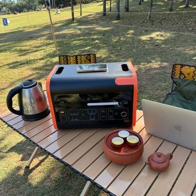 LiFePO4 2200W AT22 キャンピングのバックアップエネルギー供給のための携帯太陽光発電所