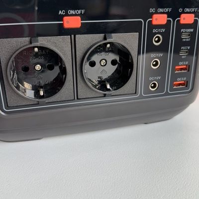 600Wのソーラーパネル充電とシヌソイド波出力を持つ屋外モバイル発電所