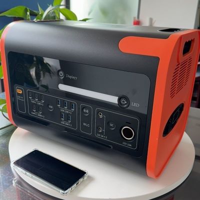 2200W 恒定出力 4000W ドライブ LiFePO4 屋外充電用の太陽光発電機