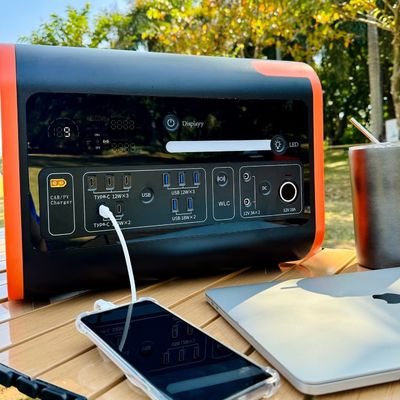 AT22 2200W/2048wh 屋外活動用の携帯型エネルギー貯蔵電源発電所 ODM/OEM