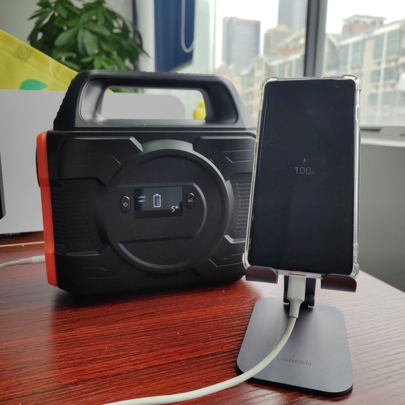 家庭用緊急照明と携帯電話充電用のリサイクル可能な300W太陽光発電機