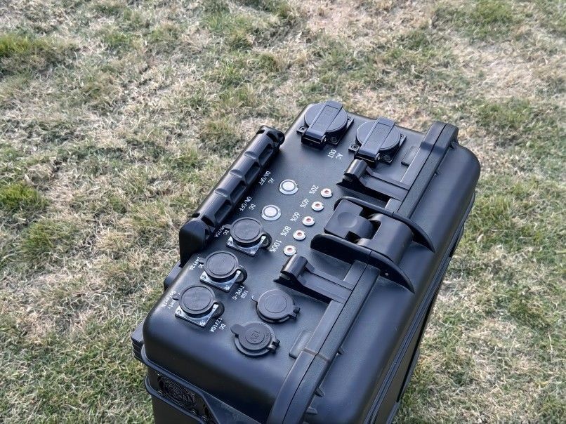充電可能なリチウムイオン電池用の携帯充電ステーション