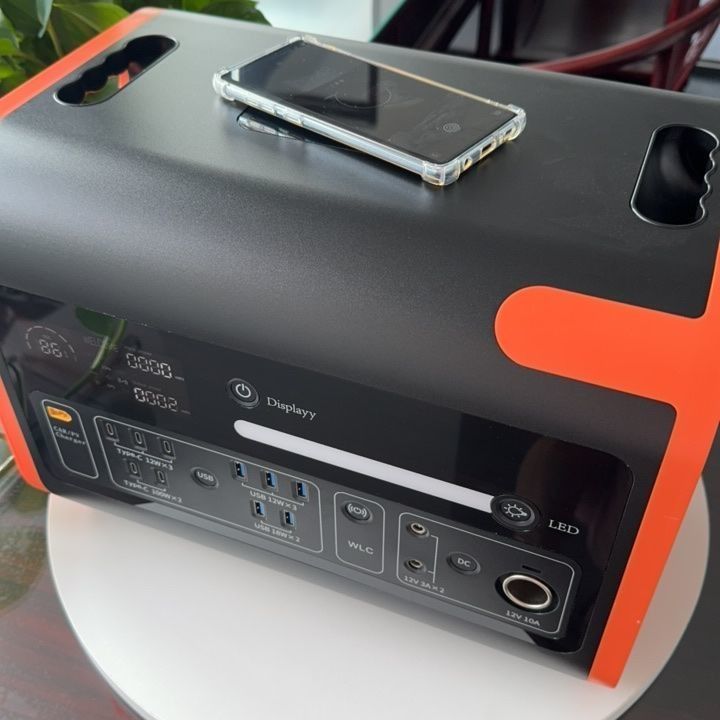 急速充電のための太陽光パネル リチウムポータブル発電所 出力周波数 50/60Hz