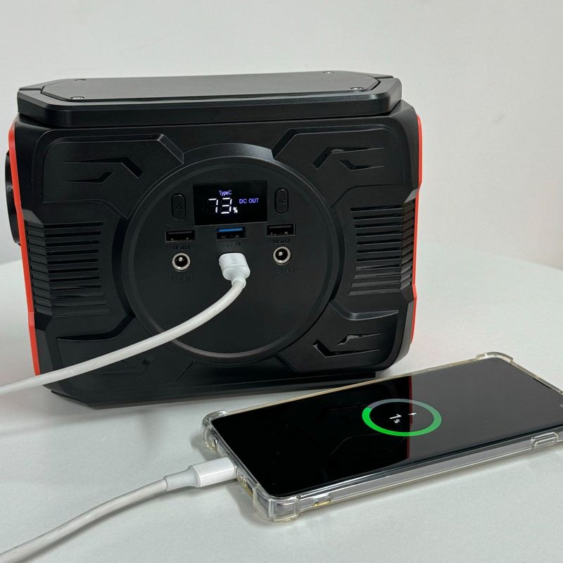ヨーロッパ市場 キャンプや緊急事態のための太陽風力発電機 200W エネルギー貯蔵電力