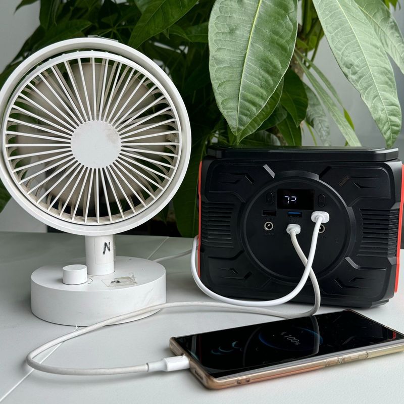 オフィス充電とモバイル発電所用の多機能太陽光発電機 1.6kg