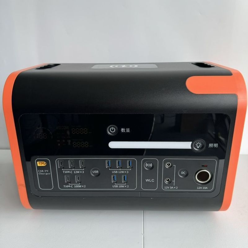 屋外での緊急事態で太陽光パネルを充電するための 2200W 2048wh ポータブル発電所