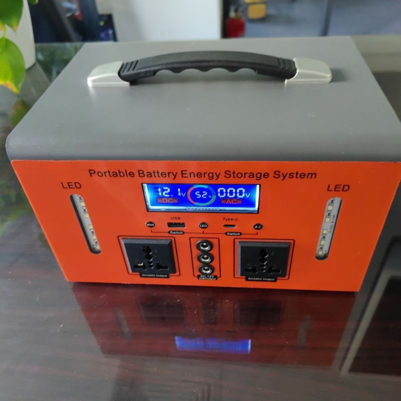12V DC出力修正波付き300Wオフグリッド太陽光モバイルデバイス充電ステーション
